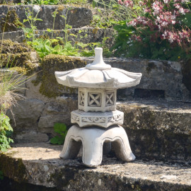 Pagoda Lantern low